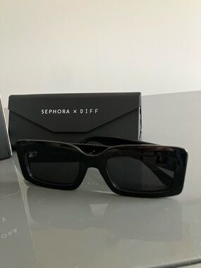 Sephora x Diff Indy Sunglasses & Case New in Box